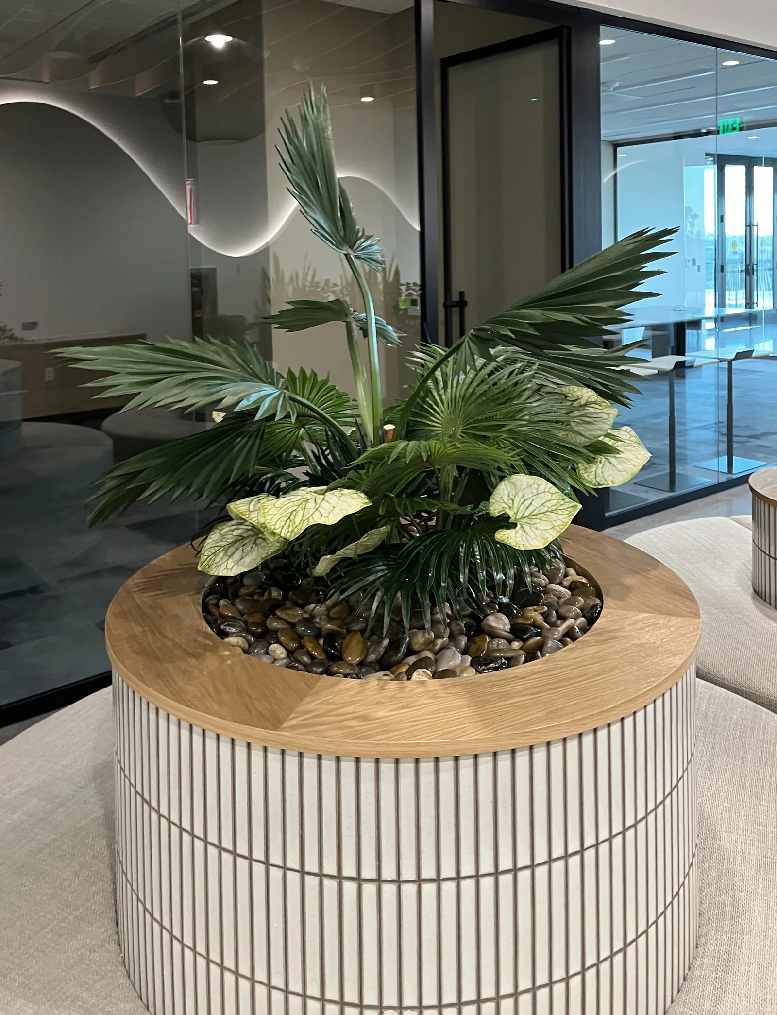 Round silk planter