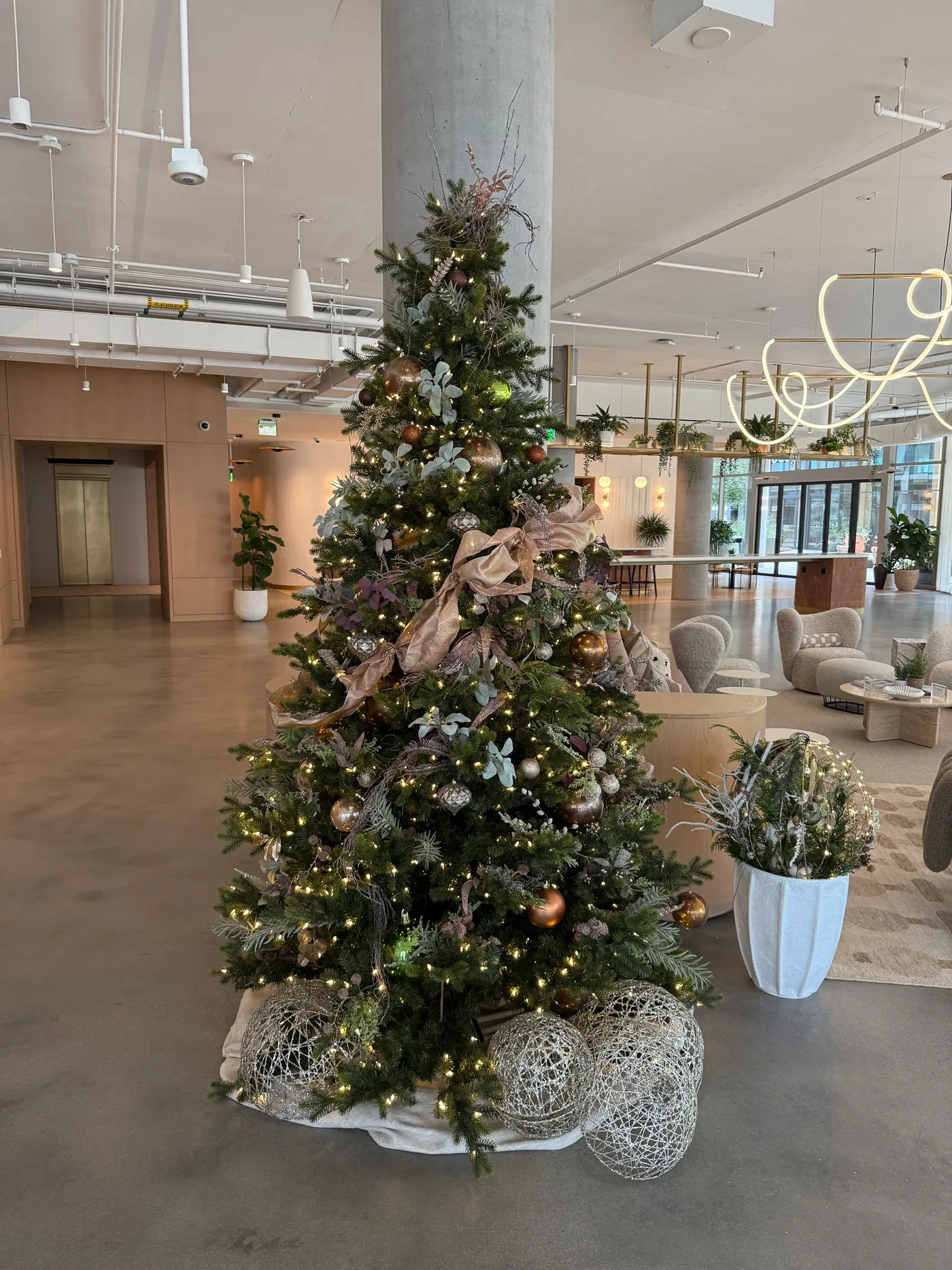 A decorated tree in an office lobby